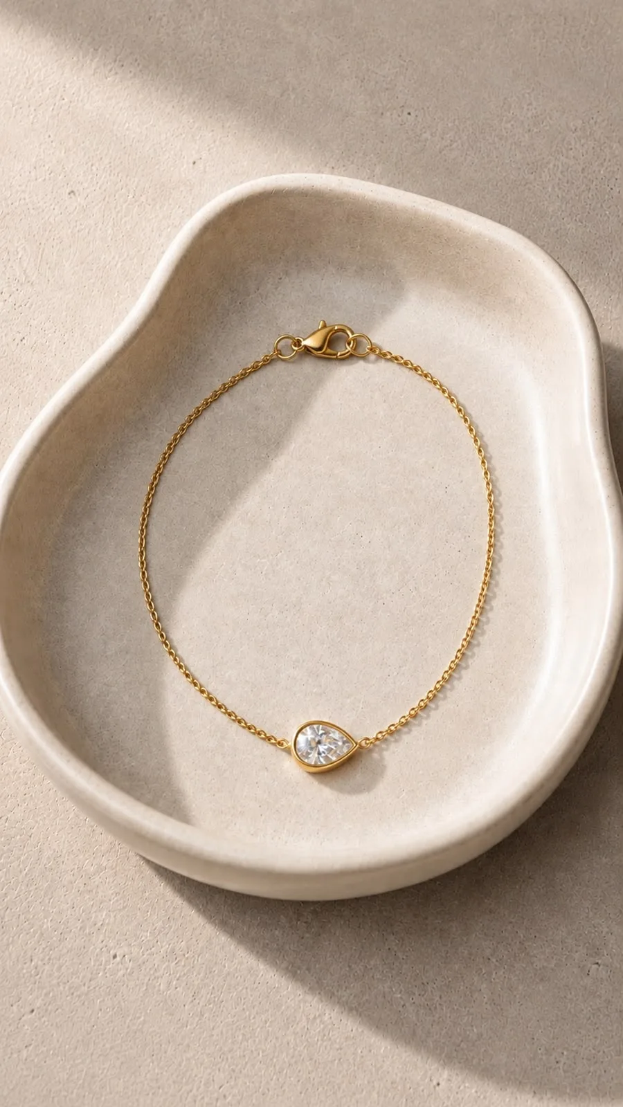 Pear cut lab grown diamond single stone bracelet in 14K gold